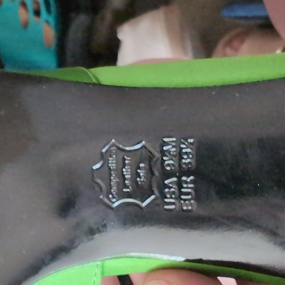 Heels - Picture 4 of 4